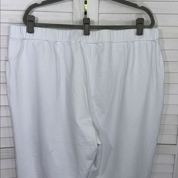 Quacker Factory Dream Jeannes Capri Size 2X White Like New Embellished - Picture 9 of 10
